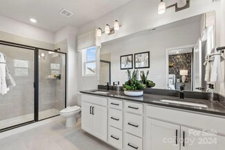 1631 Blanche St, Charlotte, NC 28262