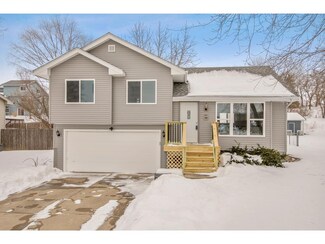 575 N 9th St, Carlisle, IA 50047