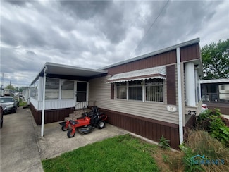 3500 W Willow Beach Rd, Port Clinton, OH 43452