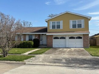 321 Brookmeade Dr, Gretna, LA 70056