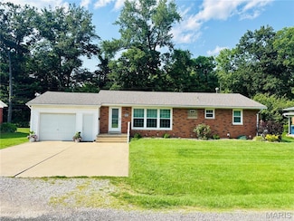 535 W 4th St, Trenton, IL 62293