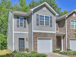 6037 Guildford Hill Ln, Charlotte, NC 28215
