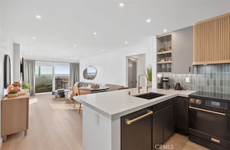 218 E Surfside Dr, Port Hueneme, CA 93041