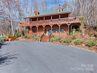 194 Stable Ln, Maggie Valley, NC 28751