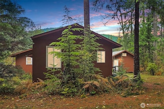 701 Mineral Hill Rd, Mineral, WA 98355