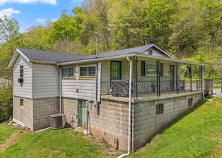 29 Glomar Stormking Rd, Hazard, KY 41701