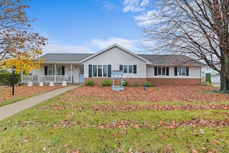 120 Grandview Dr NW, Altura, MN 55910
