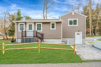 25 Cherry Ln, Wading River, NY 11792