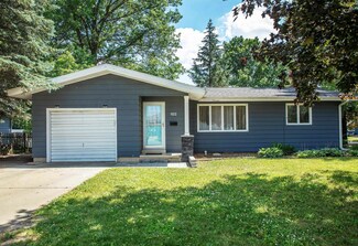 102 Crestwood Ave, Waverly, IA 50677