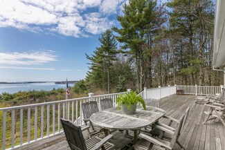 82 Ravine Dr, Cumberland Foreside, ME 04110