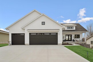 454 Amber Ln, Elk Run Heights, IA 50707