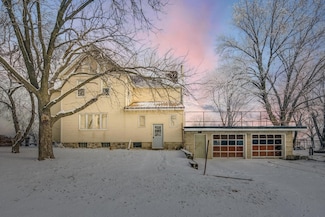 16774 10th St, Winthrop, MN 55396