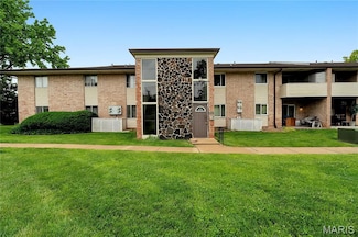 10009 Sakura Dr Unit A, Saint Louis, MO 63128