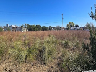 21N Whartons Dock Rd, Bandera, TX 78003