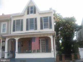 9 S Front St, Saint Clair, PA 17970