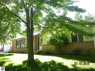 10127 E Grandview Ct, Traverse City, MI 49684