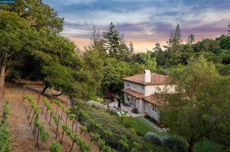 31 Sandy Ct, Orinda, CA 94563