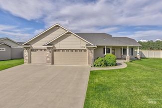 2736 Spruce Dr, Fruitland, ID 83619
