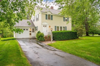 5 Phillips Rd, Falmouth, ME 04105