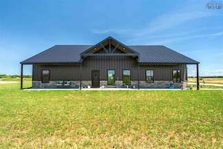 2411 Rifle Range Rd, Iowa Park, TX 76367