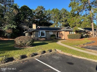 38 Garden Villa Dr, Pinehurst, NC 28374