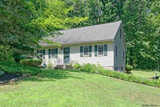 1671 Julianne Dr, Castleton On Hudson, NY 12033