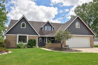 831 Oak Ridge Cir, Hartford, WI 53027