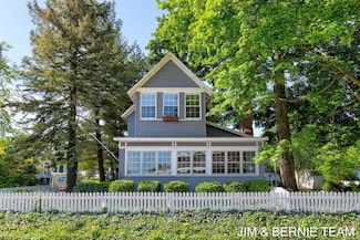 1200 Beach Dr, Holland, MI 49423