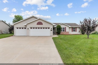 2306 Olde Country Cir, Kaukauna, WI 54130