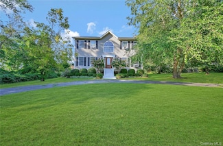 215 Kouros Rd, New Suffolk, NY 11956