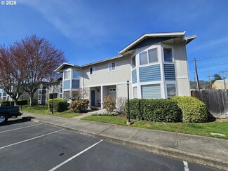 202 NE Rifle Range St Unit 1, Roseburg, OR 97470