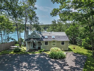 39 Samoset Trail, East Boothbay, ME 04544