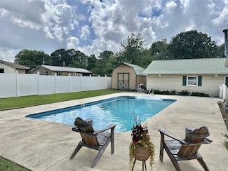 1306 Mcmahan St, Manchester, TN 37355