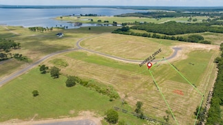744 Shores Dr, Honey Grove, TX 75446