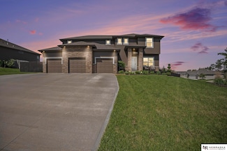 13704 S 50th St, Papillion, NE 68133