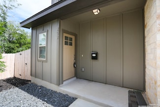 810 S Walters St Unit 202, San Antonio, TX 78203