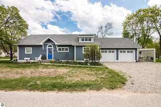 203 W 2nd St, Elk Rapids, MI 49629