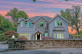 174 Douglas Rd, Staten Island, NY 10304