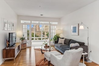 301 Oak Grove St Unit 305, Minneapolis, MN 55403