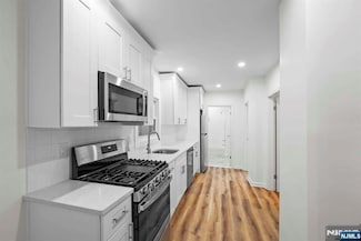 425 7th St, Fairview, NJ 07022