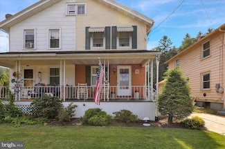54 E Meadow Ave, Robesonia, PA 19551