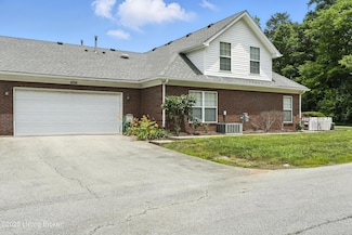 8714 Applegate Village Dr, Louisville, KY 40219