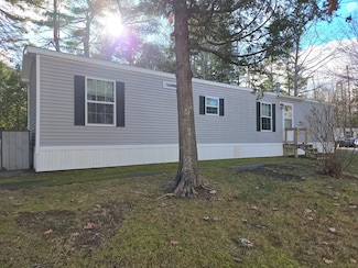 21 Robin Hood Dr, Bucksport, ME 04416