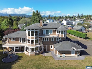 706 W 4th St, Port Angeles, WA 98363