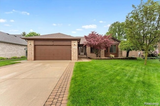 17519 Rocco Dr, Macomb, MI 48044