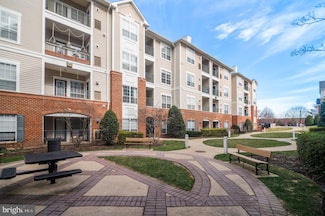4850 Eisenhower Ave Unit 201, Alexandria, VA 22304