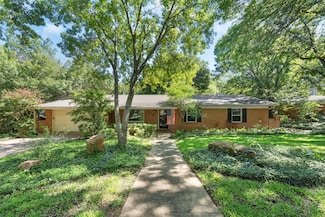 319 Sharron Dr, Woodway, TX 76712