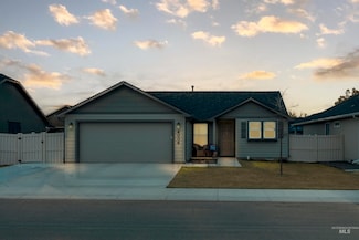 4006 Nantucket St, Caldwell, ID 83605