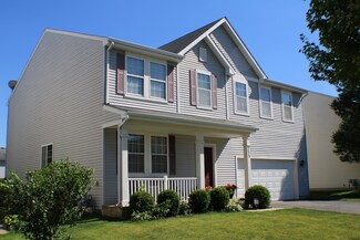 735 Bay Shore Dr, Pingree Grove, IL 60140