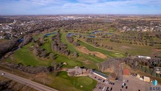 901 S Country Club Ave, Brandon, SD 57005